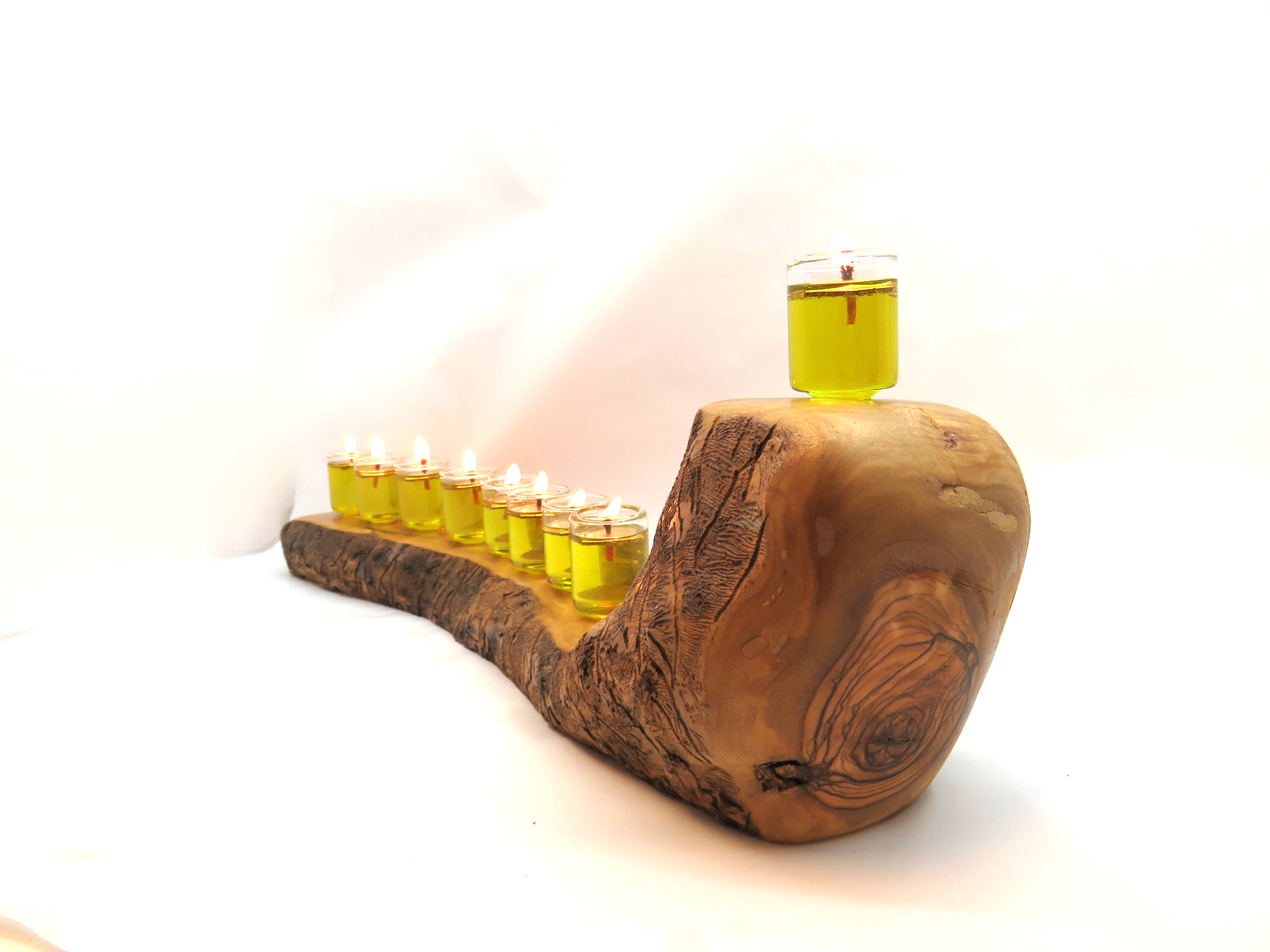 חנוכיה מעץ דגם גזע המשכן – תמונה 4