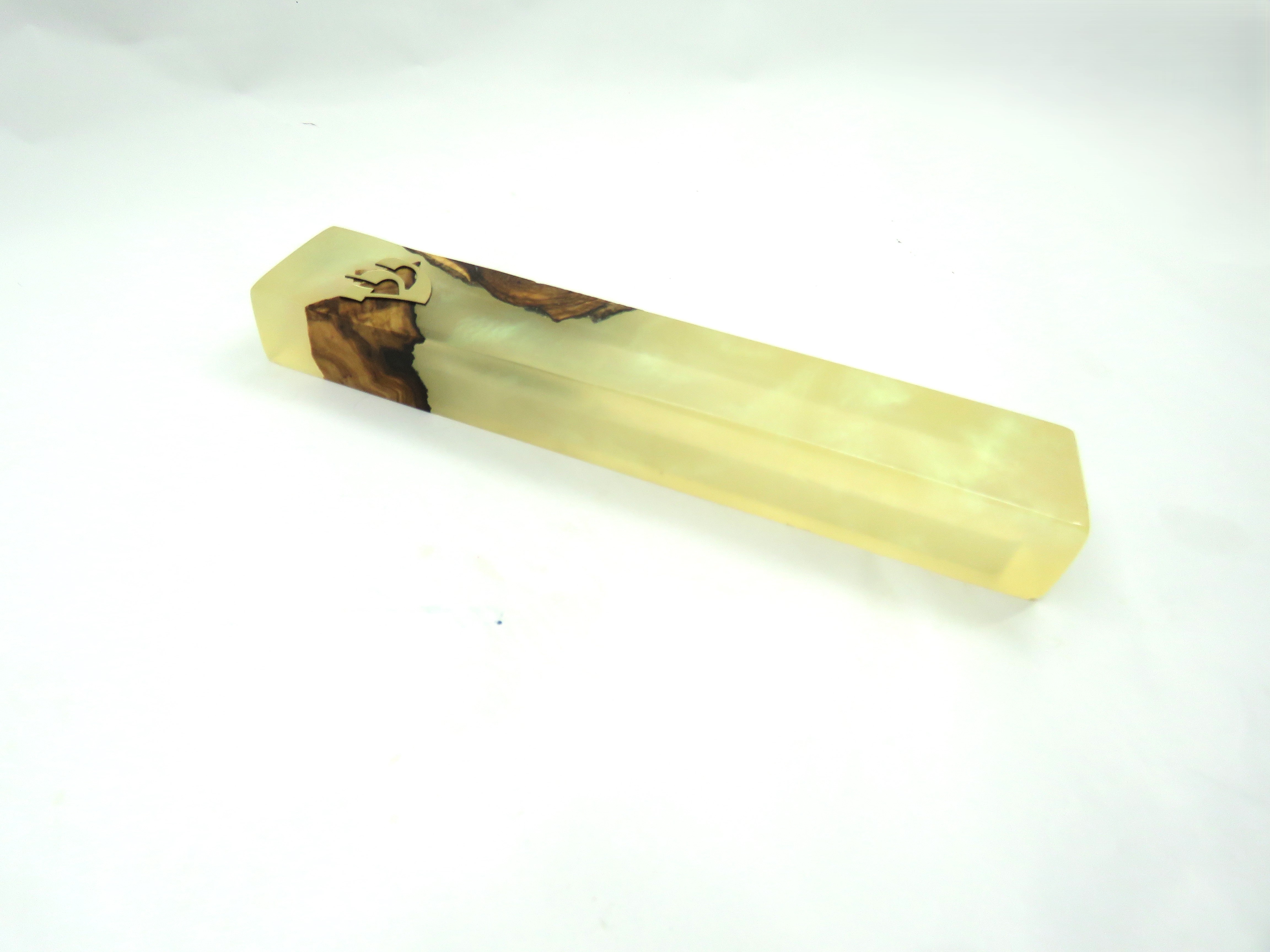 בית מזוזה עץ ושרף אפוקסי דגם פנינה מוזהבת – תמונה 4