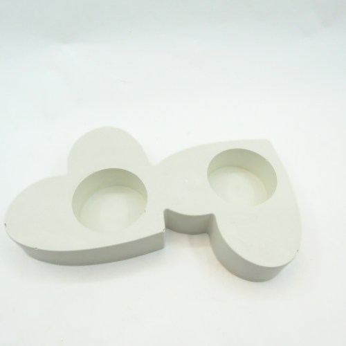 פמוטים מבטון דגם לבבות