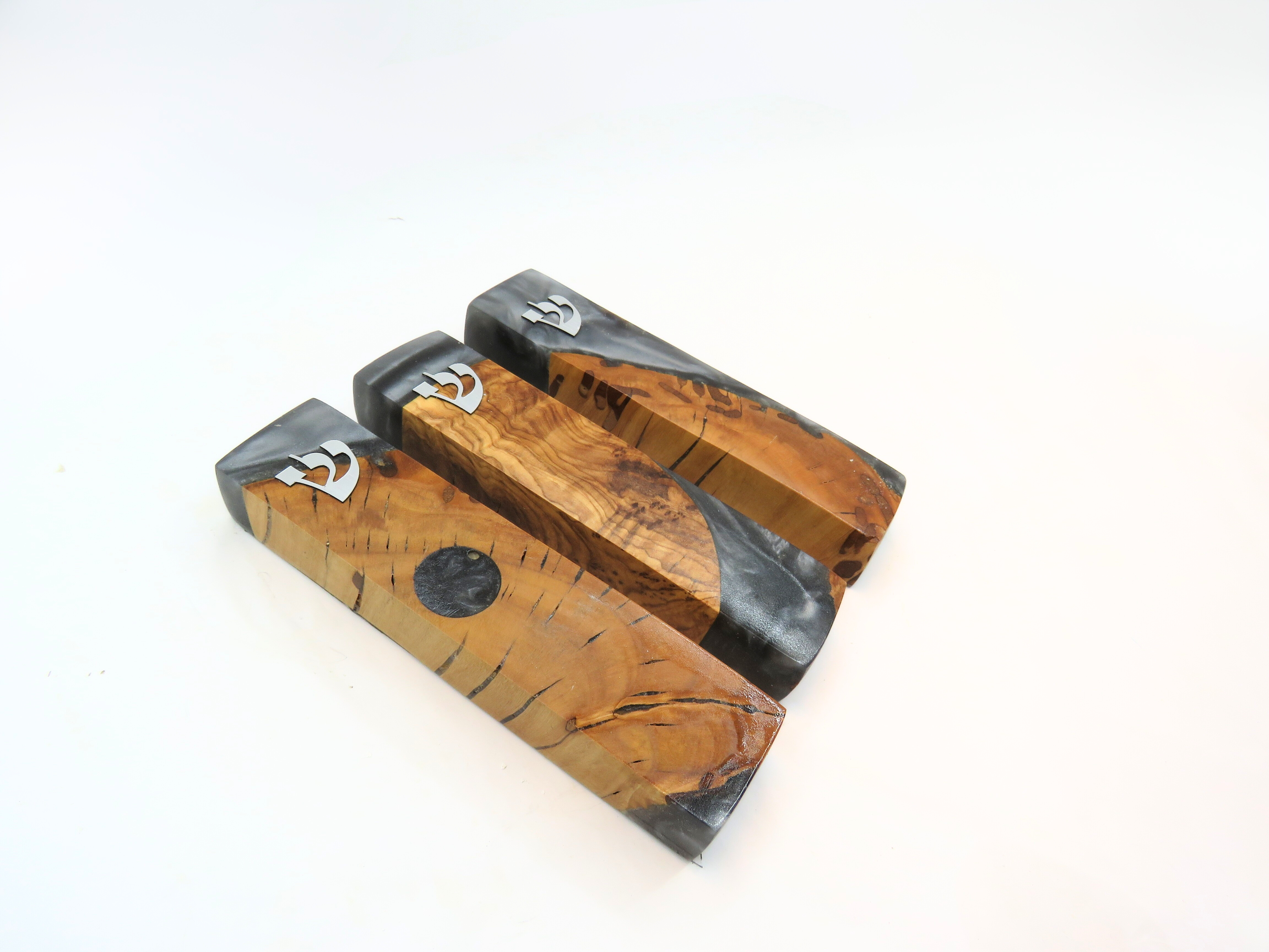 מזוזת עץ ואפוקסי דגם גרניט