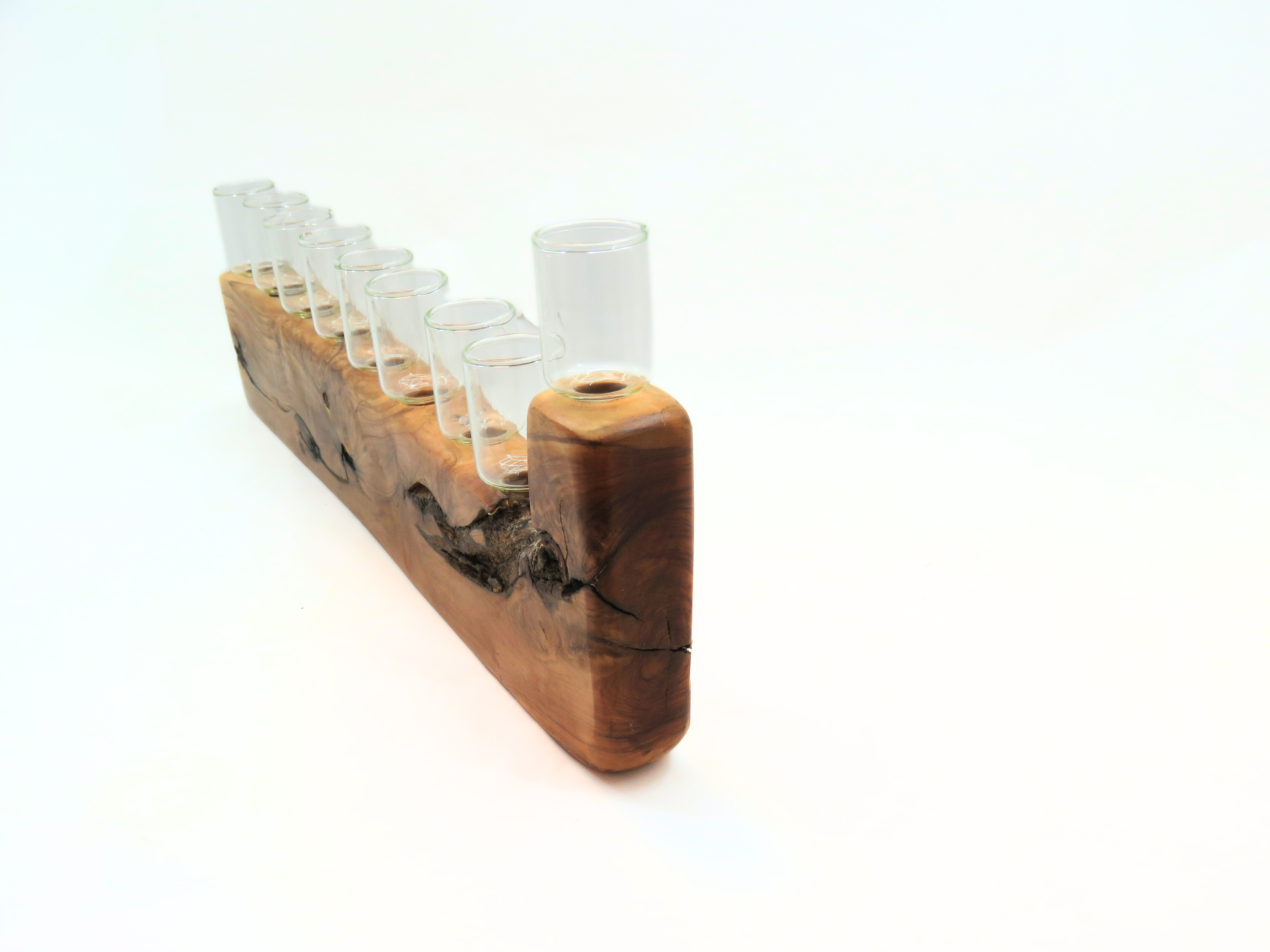 חנוכיה מעץ דגם אור הזית – תמונה 3